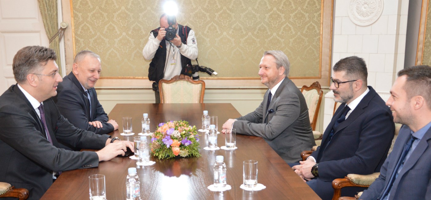 Predsjednik Vlade Plenković s pobjednicima europskog Big Data Hackathona 